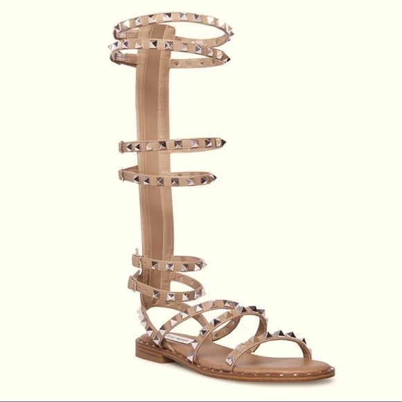 Steve Madden Shoes - Steve Madden knee high gladiator sandals. sz 6.